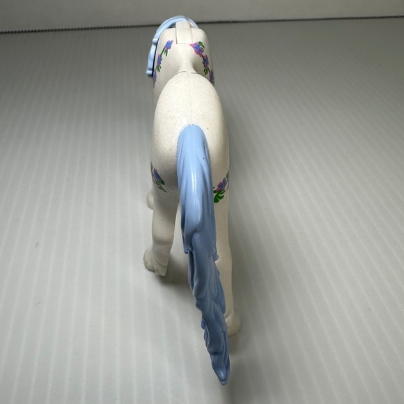 Playmobil Unicorn, White with Blue Hair, Flower Garland - Picture 2 of 6